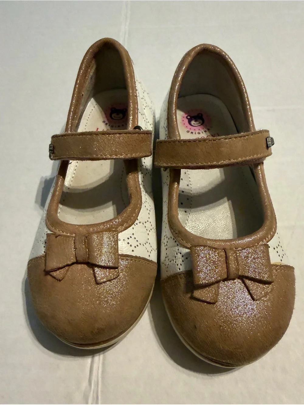 Lasocki Girls White and Tan Mary Jane Dress Shoes with Bow Accent 10.5